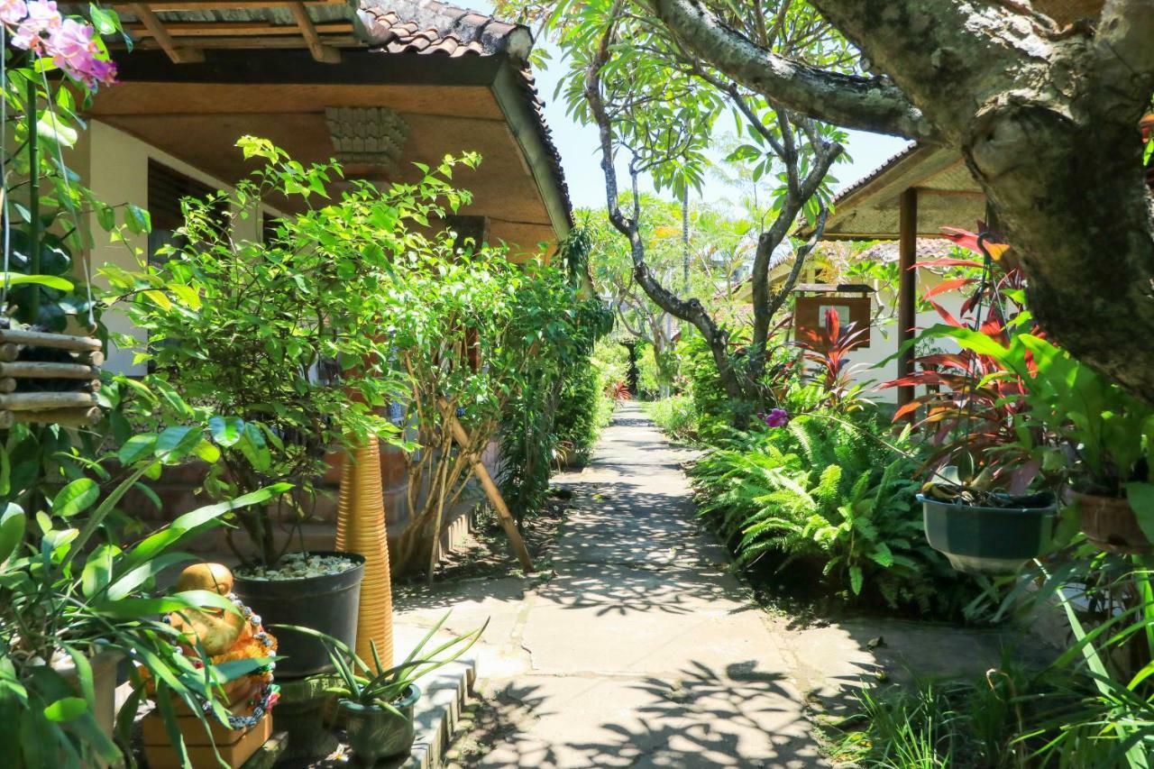 Mertha Jati Hotel Kuta Lombok Exteriör bild